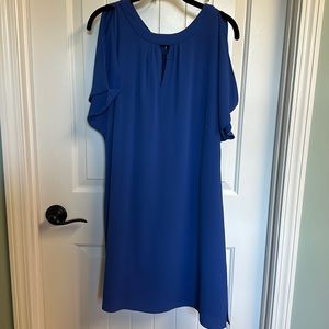 ⭐️NWOT⭐️ WHBM Dress. Cold shoulder, hidden back zipper, tie at neck in back.